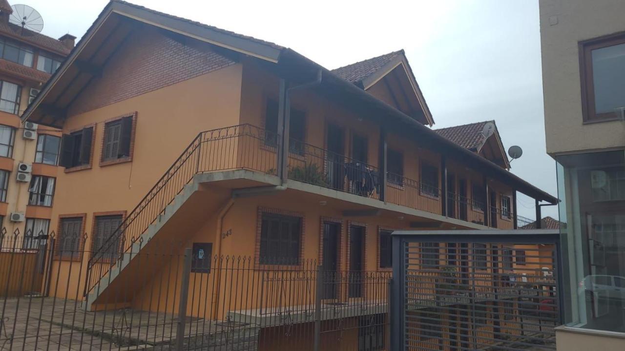 Apartamento Com Otimo Custo - Beneficio No Centro De Canela Zewnętrze zdjęcie